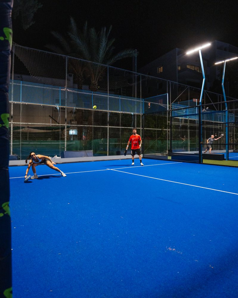 Player lunging for a low ball